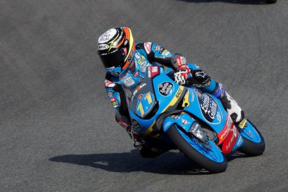 GRAFAND374. JEREZ DE LA FRONTERA (CÁDIZ), 17/07/2020.- El piloto español de Moto3 Sergio García (Estrella Galicia 0,0) durante el primer entrenamiento libre del Gran Premio Red Bull de España que se disputa este fin de semana en el Circuito Ángel Nieto de Jerez de la Frontera (Cádiz) y que se celebra a puerta cerrada a causa de la crisis sanitaria de la COVID-19. EFE/Román Ríos