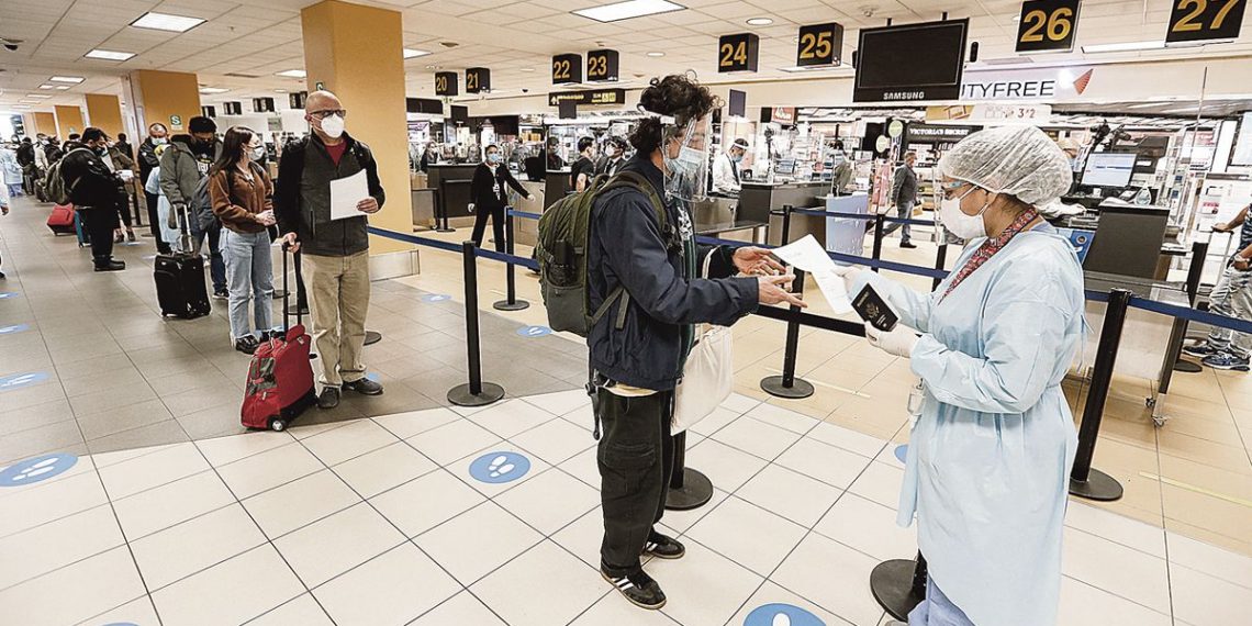 Gobierno alivia restricciones para viajes nacionales