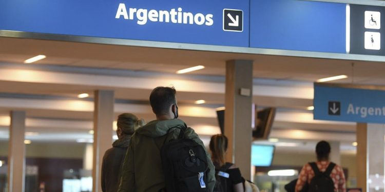 Gollan anticipó que el gobierno nacional implementará nuevas medidas para evitar contagios de coronavirus.
