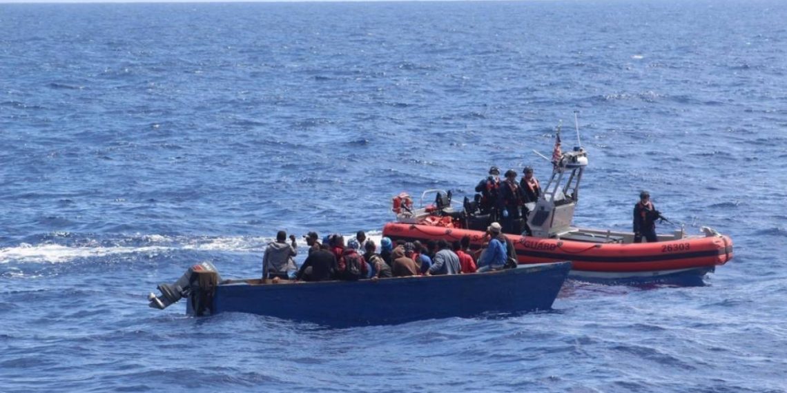 Guardia Nacional intercepta dos viajes ilegales en el Canal de la Mona