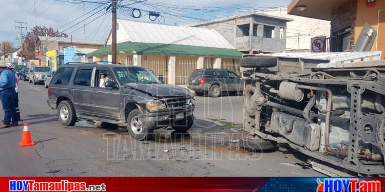 Hoy Tamaulipas - Choque en Tamaulipas Se pasa alto y causa choque con volcadura en Nuevo Laredo