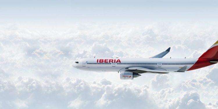 Iberia da el 'sorpasso' a Ryanair en España, que se atasca ante las críticas de publicidad engañosa