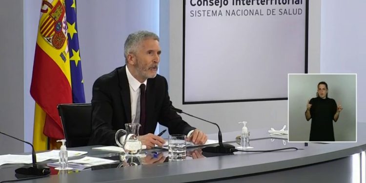 Interior desplegará 64.200 agentes en Semana Santa e insiste en evitar los viajes: "Debemos permanecer en casa"