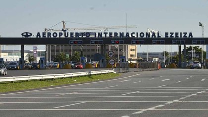 Alerta por estudiantes que van de viaje de egresados a Cancún (México) y regresan con COVID-19
