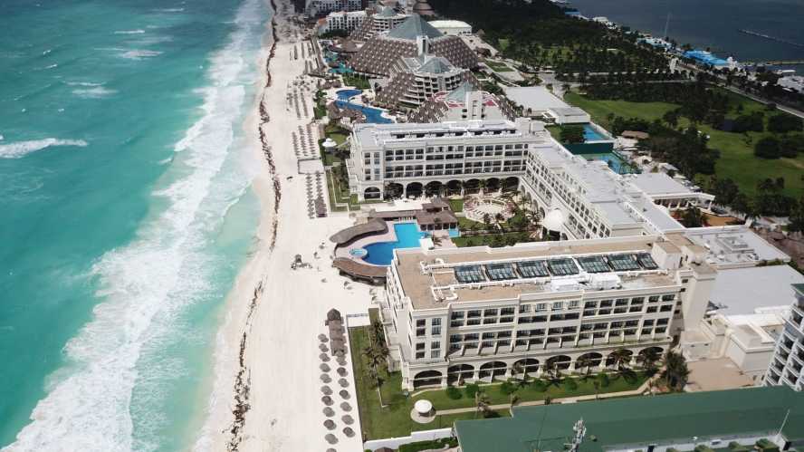 Jóvenes argentinos viajaron a Cancún, se contagiaron de COVID y ahora su país está en alerta