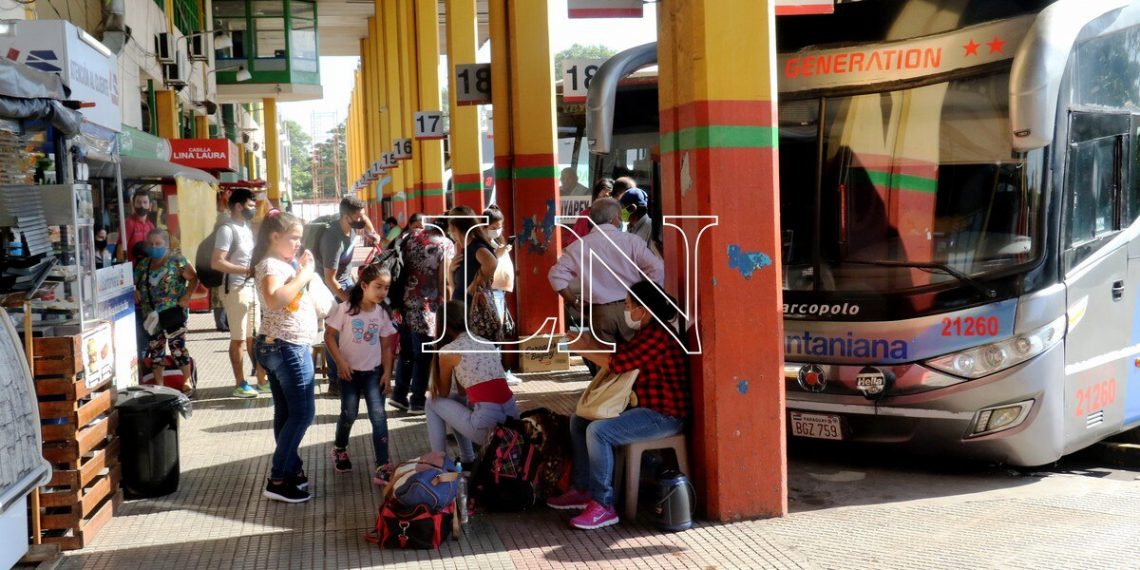La Nación / Aclaran que de momento no hay restricciones para viajes en Semana Santa