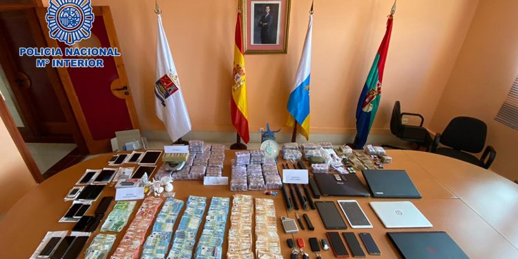 La Policía Nacional detiene a 20 personas y desarticula una organización dedicada al tráfico de inmigrantes y drogas