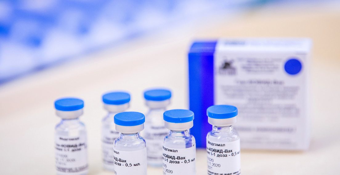 La UE introduciría documentos que faciliten los viajes para los vacunados contra el coronavirus, incluso con los fármacos de producción rusa y china