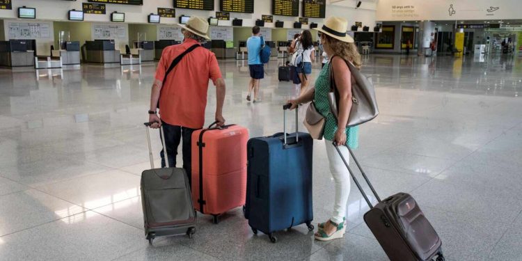 La UE ultima el 'pasaporte covid' para facilitar los viajes sin restricciones -