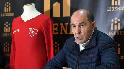 El Bocha, padre acompañante y figura en el viaje de egresados de su hijo (Maximiliano Luna)
