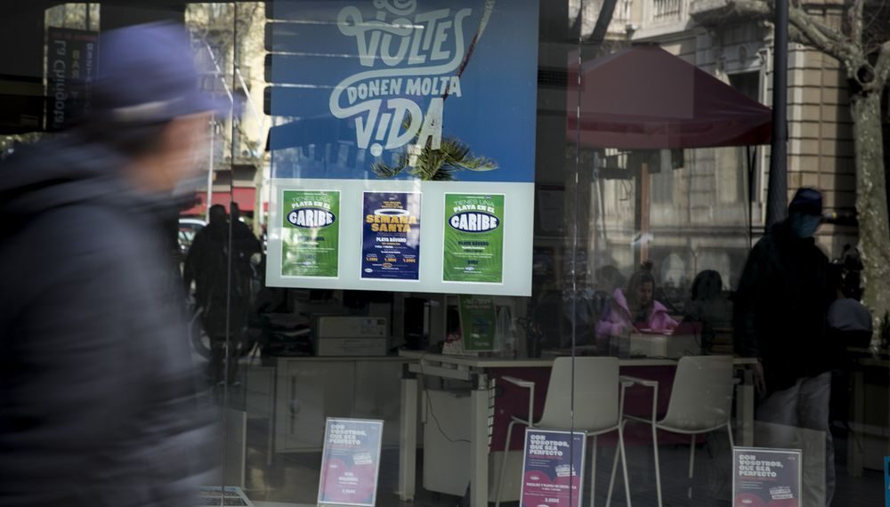 Las agencias de viaje retoman lentamente su actividad con temor a los despidos | Cataluña