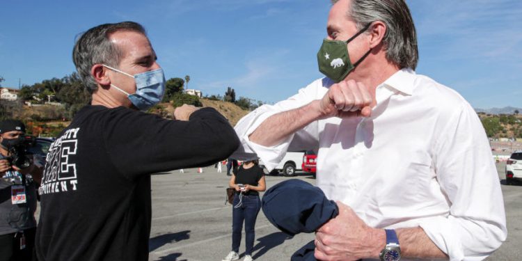 Los Ángeles ofrecerá 20 mil viajes gratuitos a centros de vacunación