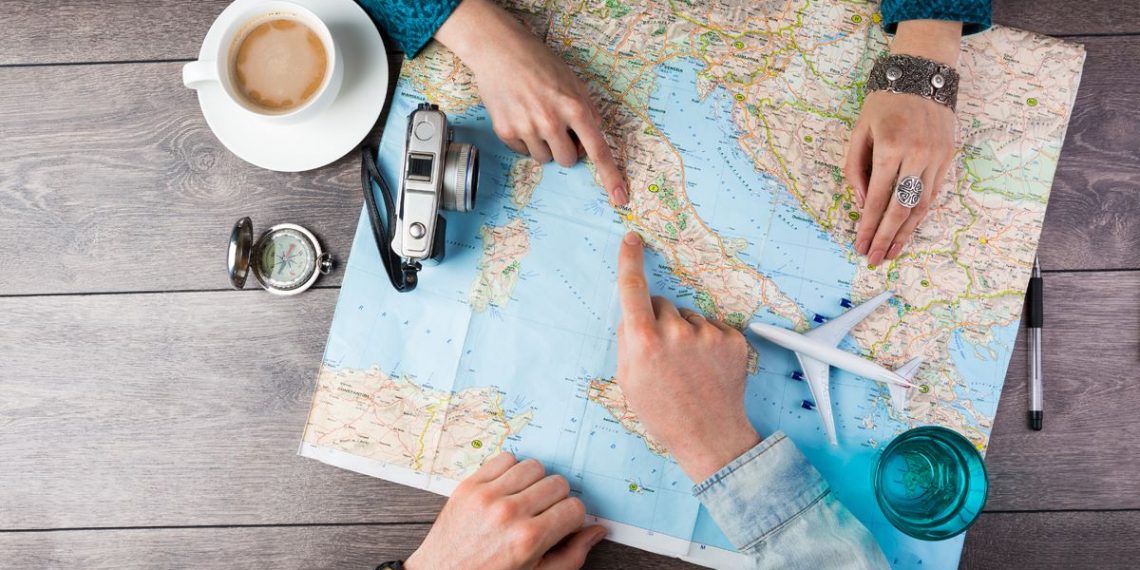 Los españoles realizaron un 47,6% menos de viajes en 2020.