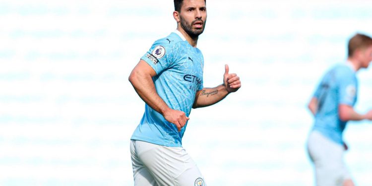 El Kun Agüero en un partido con el City