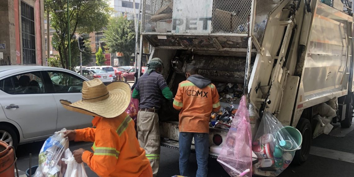 Los recolectores voluntarios de residuos ‘salvan’ del colapso a la CDMX