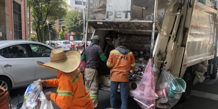 Los recolectores voluntarios de residuos ‘salvan’ del colapso a la CDMX