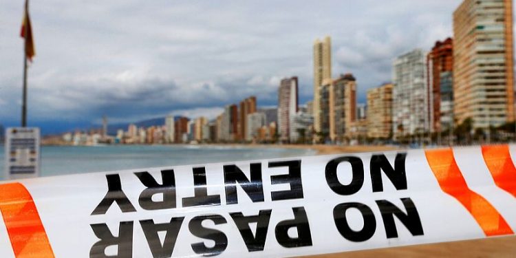 Los viajes de los espaoles se hundieron un 47,6% en 2020 y el gasto cae un 56%