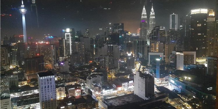 Malasia reabre puertas a los viajes domésticos