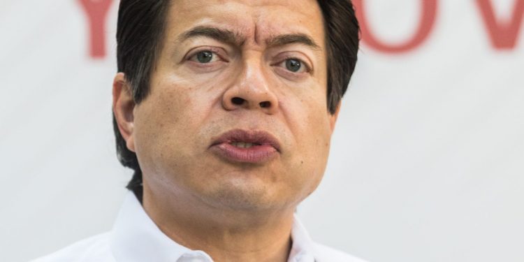 Mario Delgado advierte que INE quiere bajar 60 candidaturas de Morena