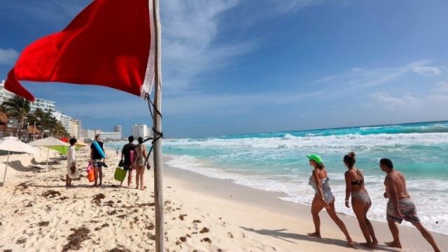 Más de 40 argentinos, positivos en Covid tras regresar de Cancún