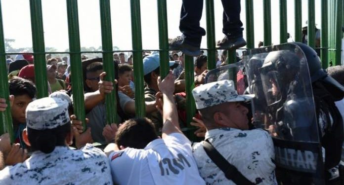 México cierra su frontera sur para los viajes no esenciales