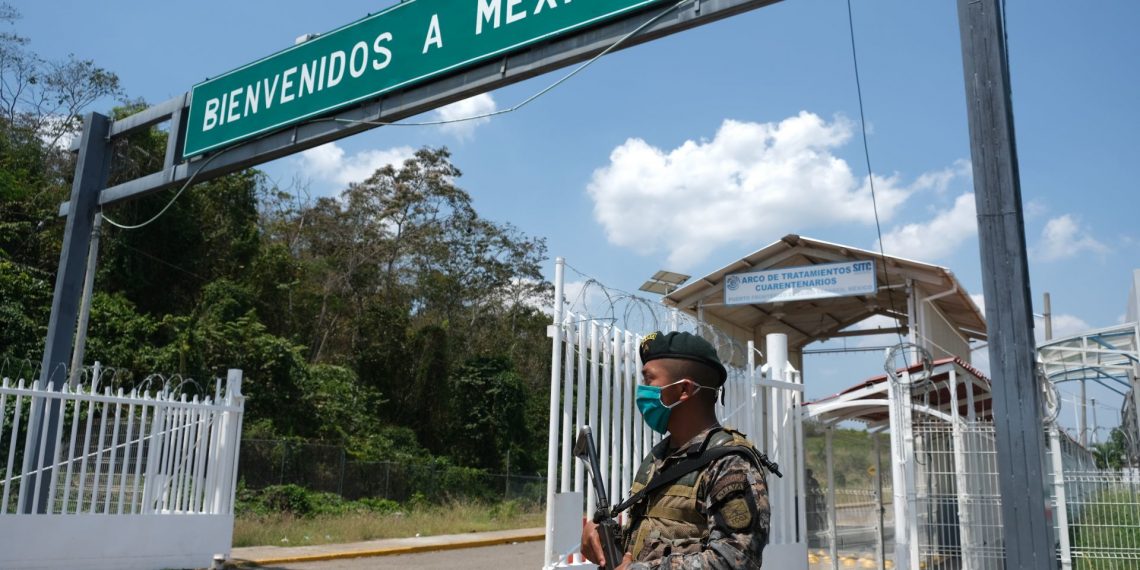 México restringe viajes y tránsito no esencial en la frontera sur por COVID-19