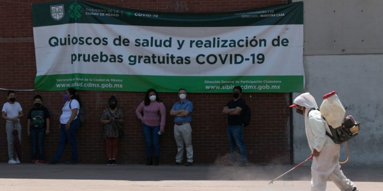 México supera las 196 mil muertes COVID; van casi 5 millones de dosis