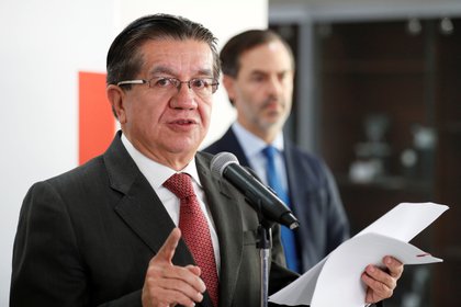 En la imagen, el ministro de Salud de Colombia, Fernando Ruíz. EFE/Carlos Ortega/Archivo
