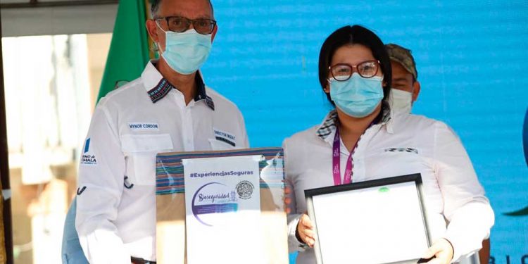 Municipalidades y prestadores de servicios de Petén acreedores del Sello Bioseguridad Turística y Safe Travels - Spanish Version