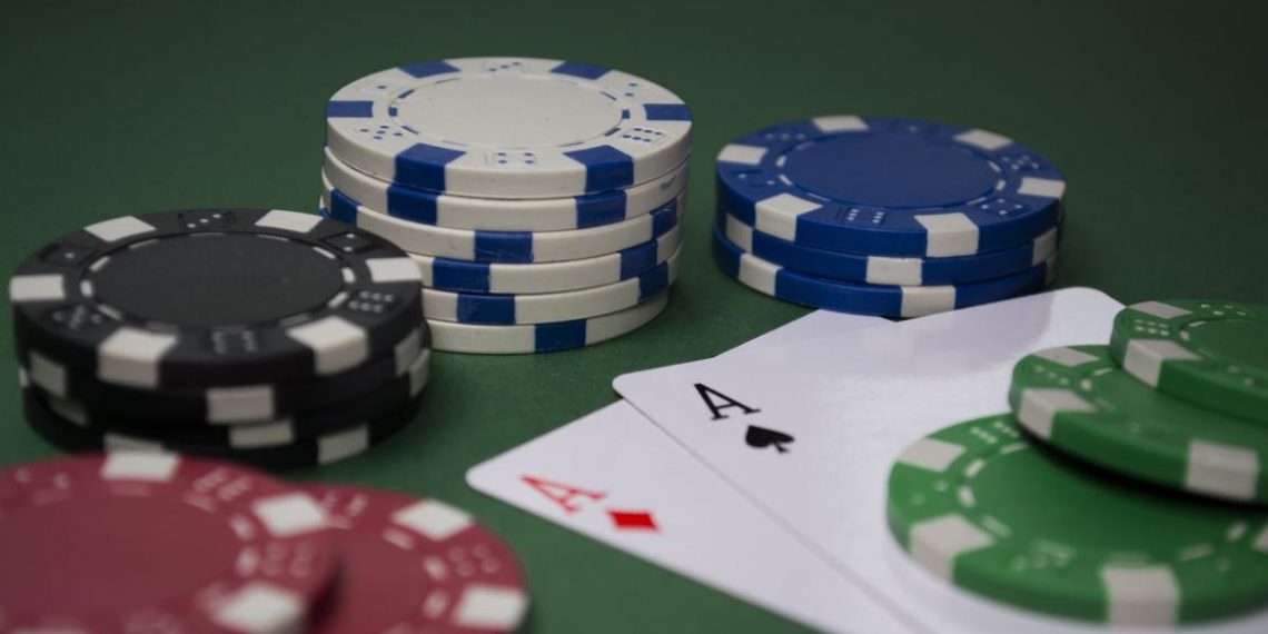 "No somos youtubers"... los jugadores de póker exiliados enseñan las cartas