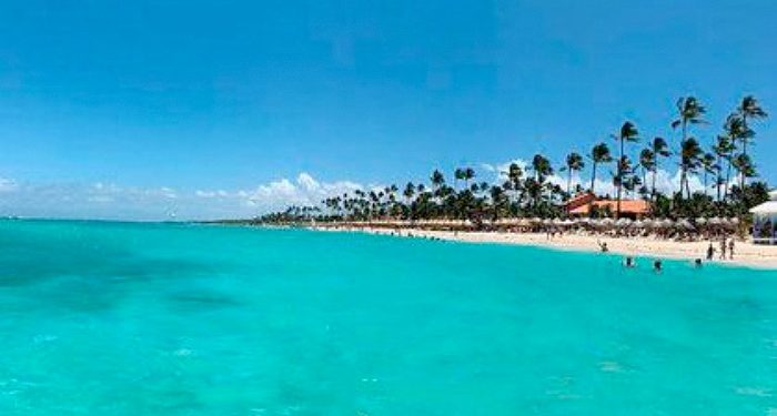 Playa dominicana entre las 25 mejores del mundo del 2021, según TripAdvisor - Spanish Version