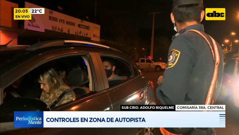Policías realizan controles en zona de la Autopista - Periodísticamente