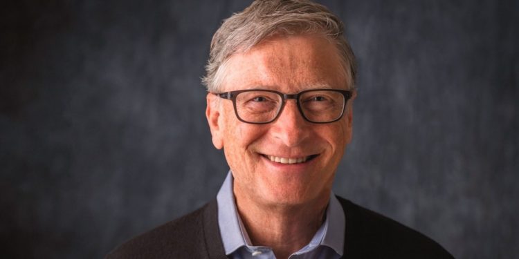 Prevé Bill Gates que la normalidad en los viajes pueda retomarse en 2022