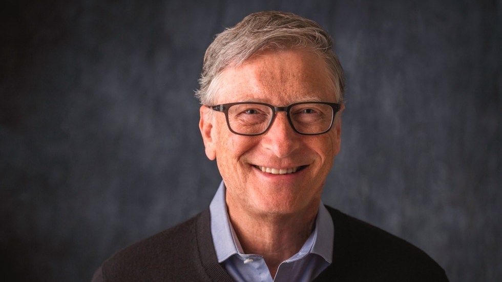 Prevé Bill Gates que la normalidad en los viajes pueda retomarse en 2022