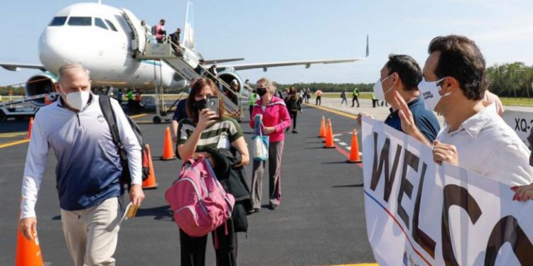 Reactivan vuelos y cruceros turísticos a Cozumel