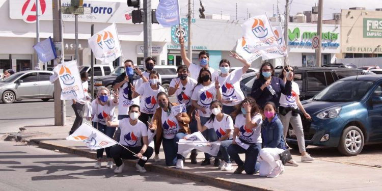 Realizan jóvenes panistas brigadas en cruceros de la ciudad