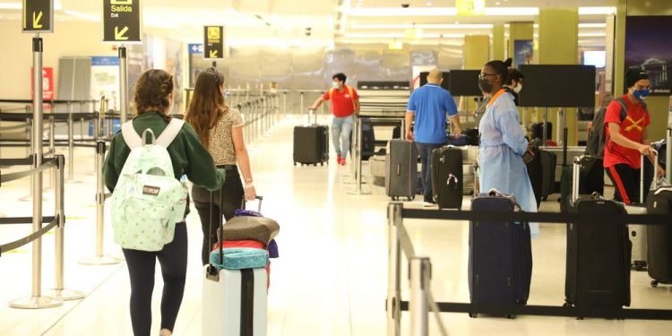 Recuperación en turismo y viajes aéreos sería lenta
