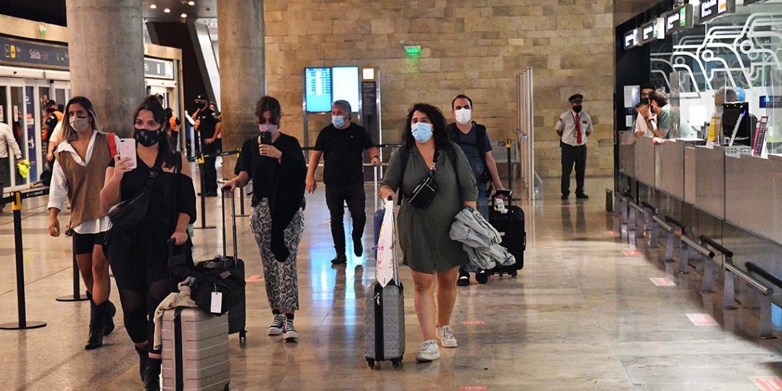 Redoblan la decisión de desalentar los viajes al exterior y reforzar la seguridad en las fronteras | Tiempo Argentino