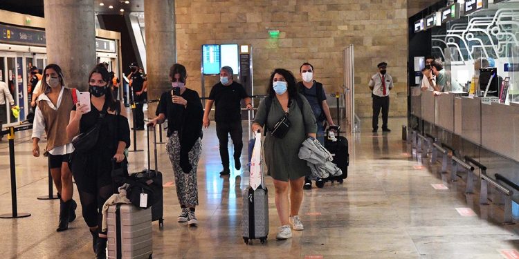 Redoblan la decisión de desalentar los viajes al exterior y reforzar la seguridad en las fronteras | Tiempo Argentino