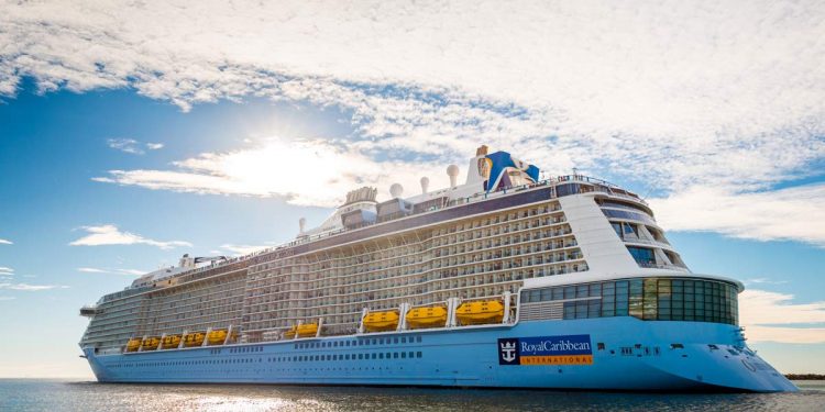 Royal Caribbean aplaza para junio regreso de sus cruceros