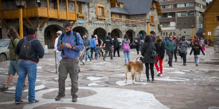 Se cierran las fronteras al turismo y suspenden los vuelos procedentes de Brasil, Chile y México