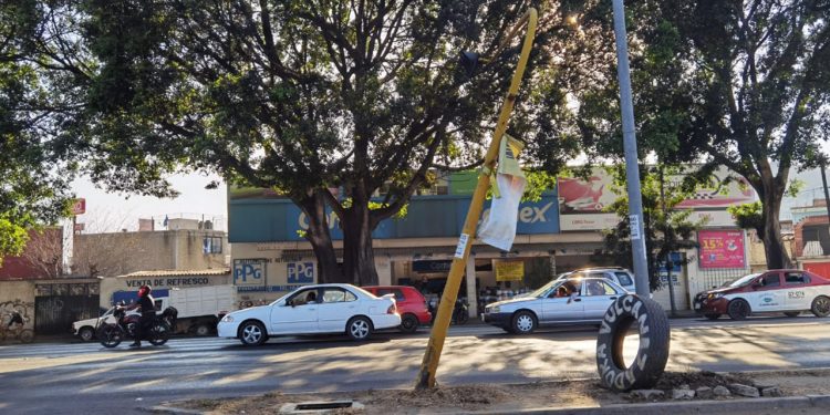 Semáforos inservibles de Oaxaca, un factor de accidentes en avenidas principales