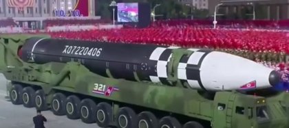  Nuevo misil intercontintental presentado por Corea del Norte. TELEVISIÓN ESTATAL DE COREA DEL NORTE
