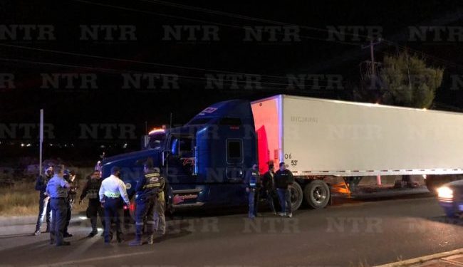 Trailero intenta escapar con caja de camión que le había sido retenida