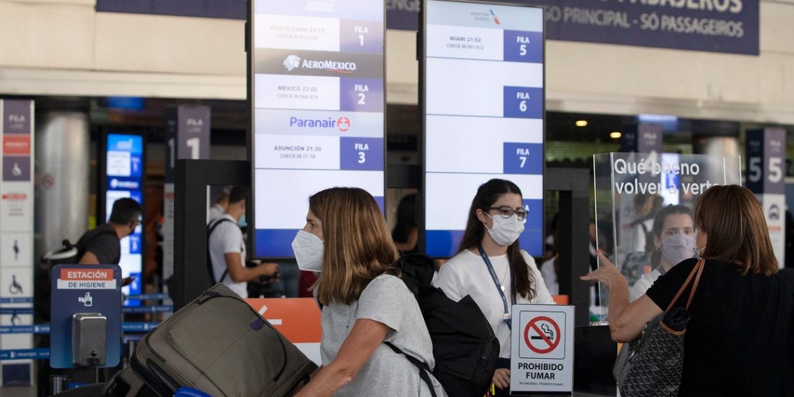 Tras un viaje de egresados a Cancún con 44 positivos de coronavirus, el Gobierno desalienta los viajes al exterior