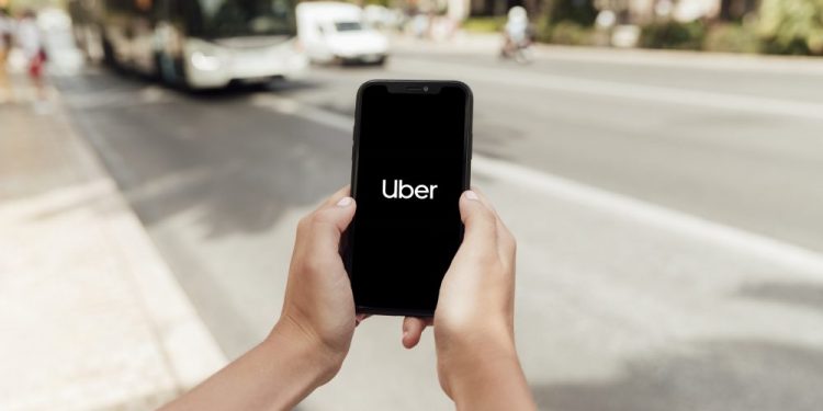 Uber apoya vacunación con descuento en viajes
