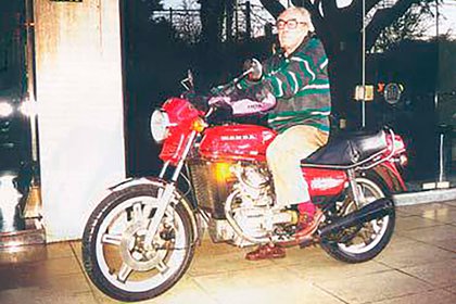 Desde 2008, el Día Nacional del Motociclista se celebra el 5 de marzo en homenaje a la memoria de José Luis Carlessi Manzanares