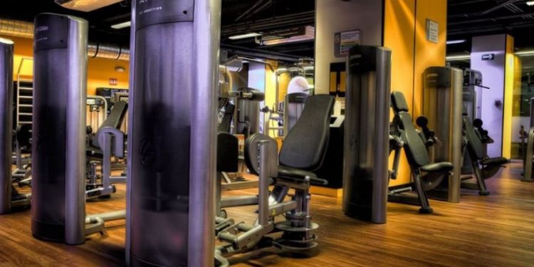 Usuarios de SmartFit denuncian cobros pese a congelamiento de cuentas o cierre de sucursales