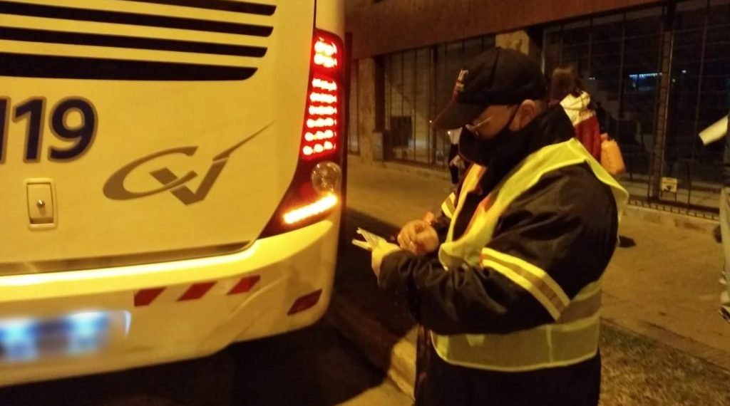 VGG: controles preventivos a mnibus que realizan viajes de estudio : : Mirador Provincial : : Noticias de Santa Fe