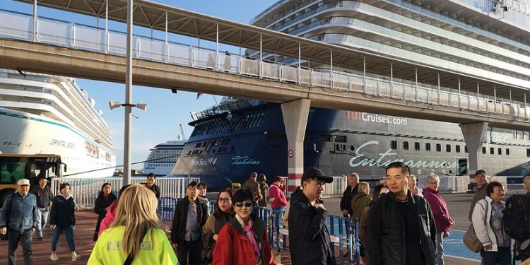 Valencia deja de ingresar 56 millones de euros por la inactividad del turismo de cruceros